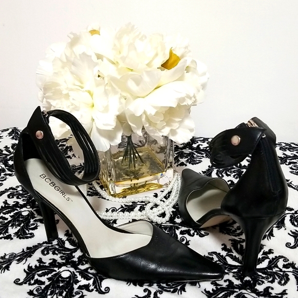 BCBGirls Black Leather Heels Pointed Toe Ankle Strap Size 6B - Picture 2 of 11